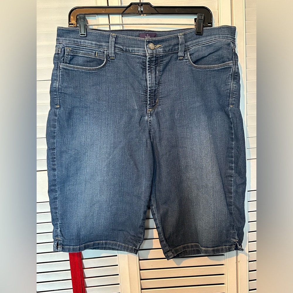 Solid blue not your daughters jeans shorts size 12 STYLE& M1021442 nydj